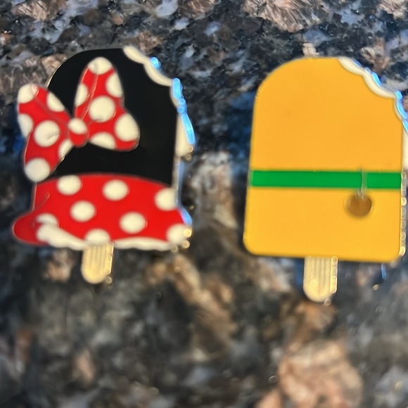 Disney Ice Cream Bars set of 4 pins 😃 Pluto . Minnie. Goofy , 101 dalmatians. - Picture 3 of 4